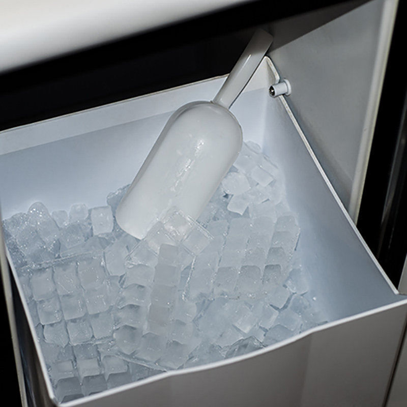 Edgestar Outdoor Party 50 Lb. lb. Daily Production Cube Clear Ice